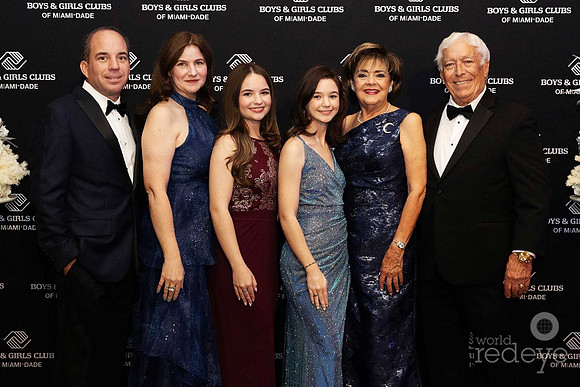 Alex, Cristina, Angelina, & Isabela Rodríguez Roig, Olga Guilarte, & Héctor Ugalde