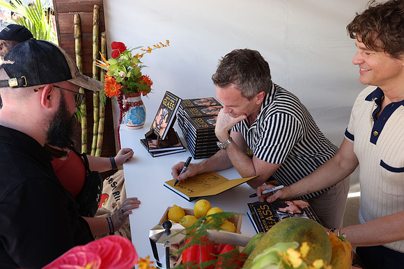 Neil Patrick Harris & David Burtka interacting with fans18