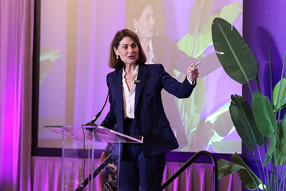 Jennifer Valoppi speaking2