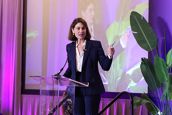 Jennifer Valoppi speaking15
