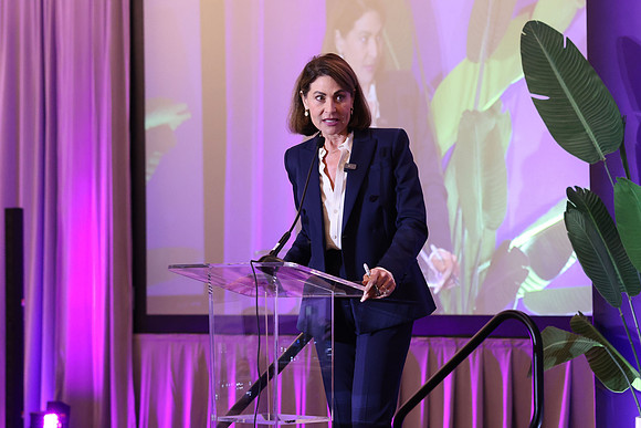 Jennifer Valoppi speaking37
