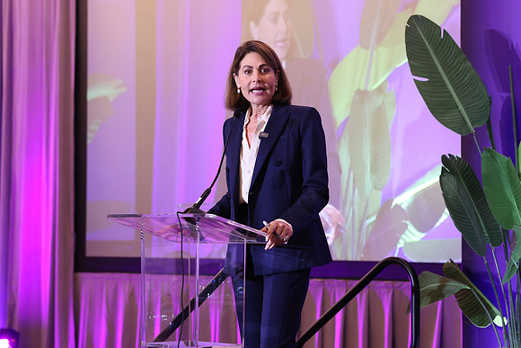 Jennifer Valoppi speaking56