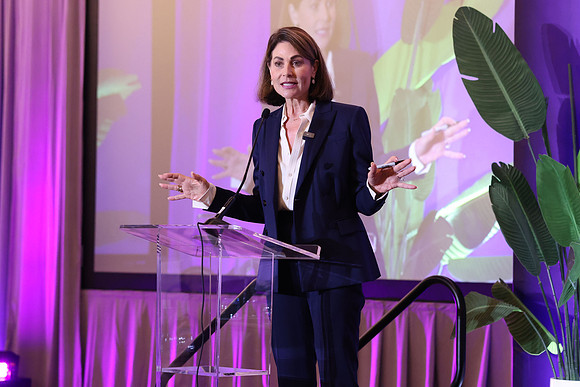 Jennifer Valoppi speaking94