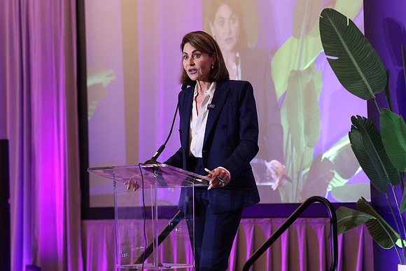 Jennifer Valoppi speaking125