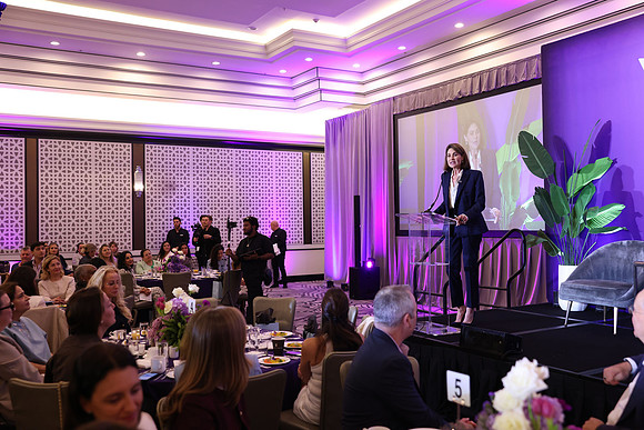 Jennifer Valoppi speaking146