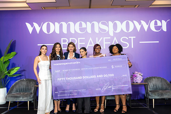 Danielle Bustos, Dayssi Olearte de Kanavos, Jennifer Valoppi 2