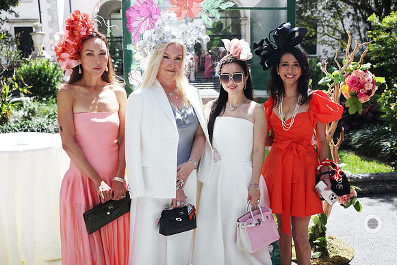Anqi Zhang, Nathalie Doobin, Patty Zhang & Shrankhla Holecek