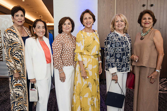 Cristina Oyarzun, Magaly Fernandez, Ana Mendoza, Berry Mendoza, Cris Naughton & Olga Oyarzun