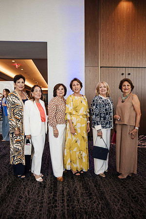 Cristina Oyarzun, Magaly Fernandez, Ana Mendoza, Berry Mendoza, Cris Naughton & Olga Oyarzun