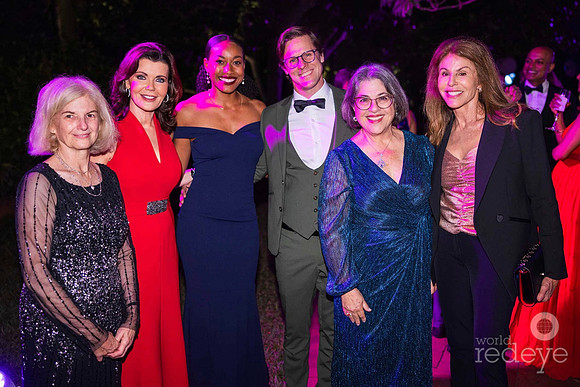 Evelyn Greer, Laurie Jennings, Jasmine Calin Micek, Thomas Micek, Daniella Levine Cava, & Leslie Miller Saiontz