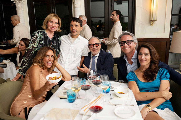 Lili Estefan, Teri Valentina, Virgilio Martínez Vélez, Emilio Estefan, Juan Paz, & Amanda Paz