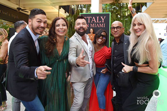 Sebastian Blanco, Vivian Vazquez, Lin Trespalacios, Maria Scott, Jesus Bravo, & Fiorella Terenti1