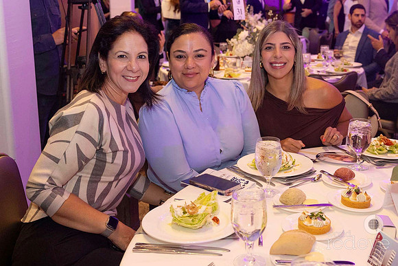 Yureiba Rojas, Jackeline Loayza, & Anniela Tababrue