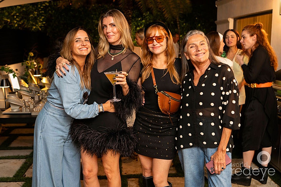 Chanda Carroll, Carolina Lenz & Regina Coelho