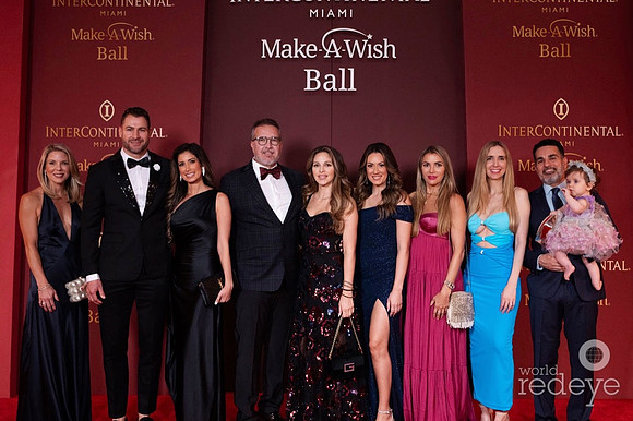 Candice Discuillo, Alex Iwaskewycz, Crystal Hendrix, Joe Perez, Natalie Green, Nicole Sawyer, Lauren Obed, Jerry Obed & Olivia Obed